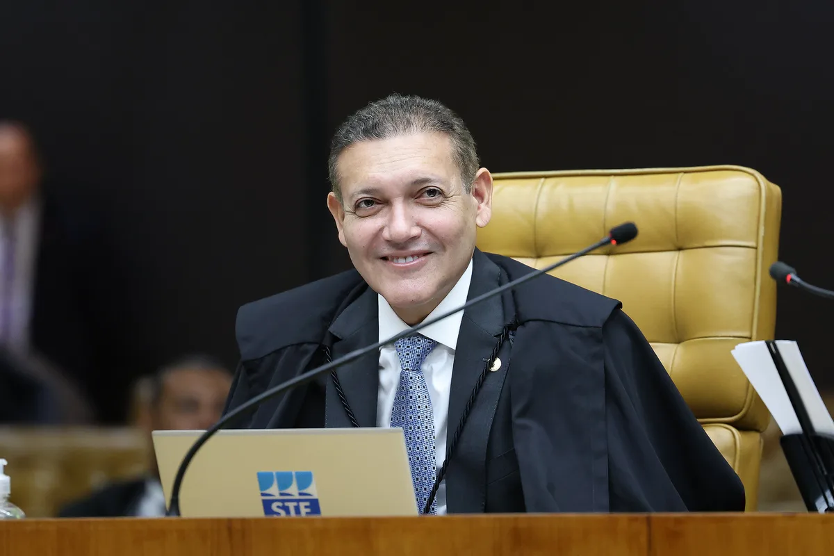 Nunes Marques nega pedido do PT para derrubar live de Flávio com carta do pai