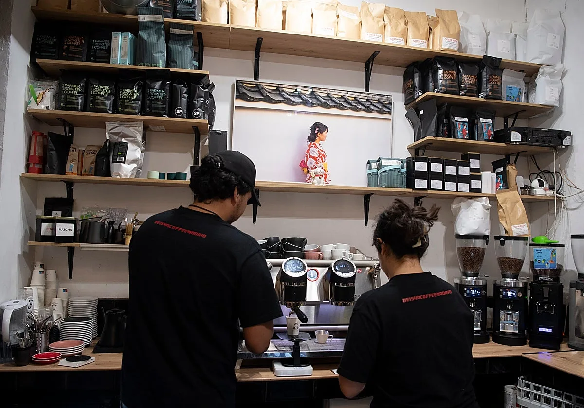 Las cafeterías gourmet pescan a los trabajadores que huyen de la barra del bar