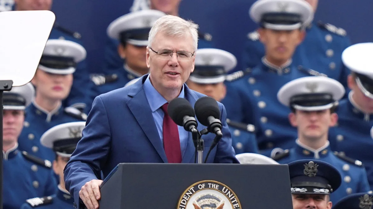 Estados Unidos desplegó armas en el espacio, afirmó el secretario de la Fuerza Aérea