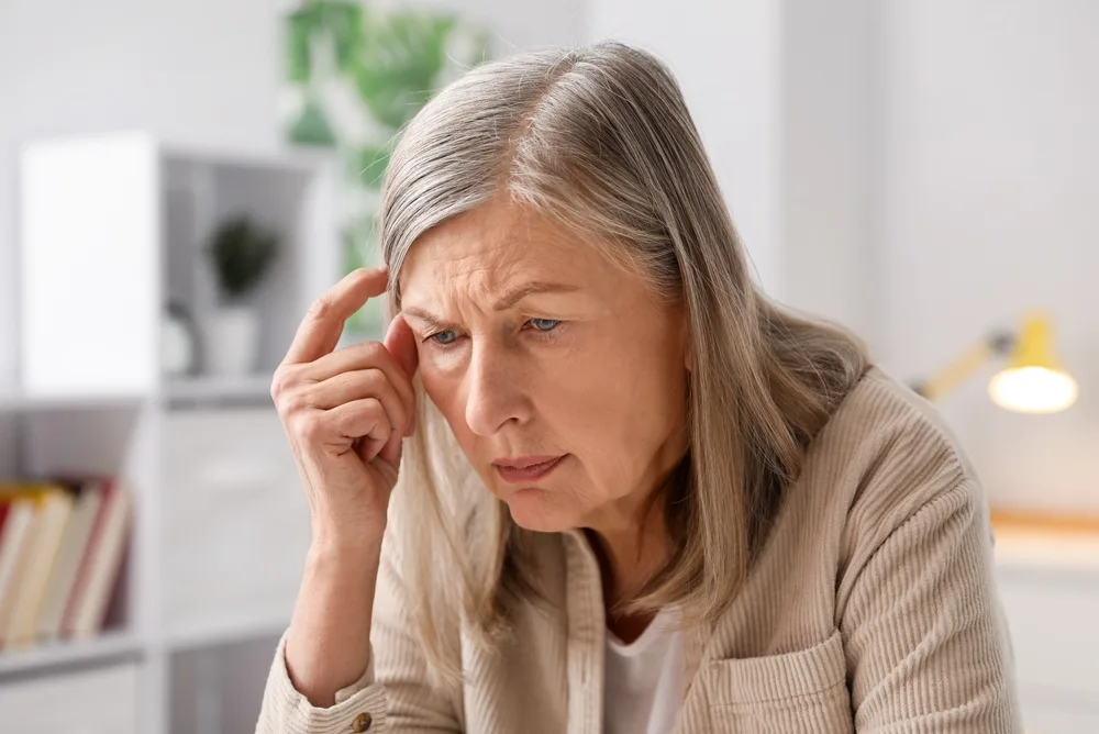 Esquecimento após os 60 anos é normal? Saiba quando investigar