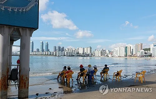 [날씨] 내일 수도권 등 중부 소나기…최고 35도 무더위도