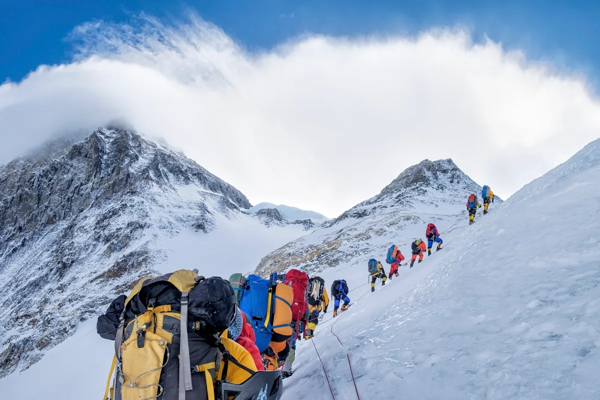 Urina humana está contribuindo para o derretimento do gelo no Everest