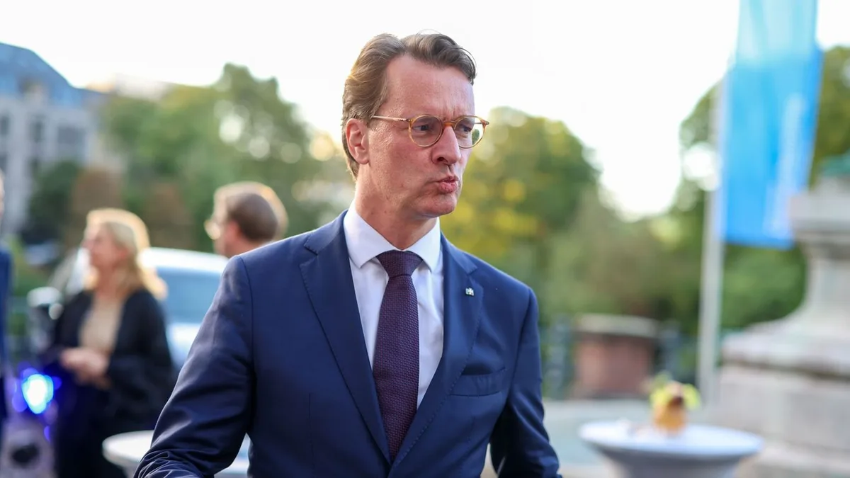 NRW-Regierungschef: Hendrik Wüst äußert sich zu Kanzler-Spekulationen – und wird privat