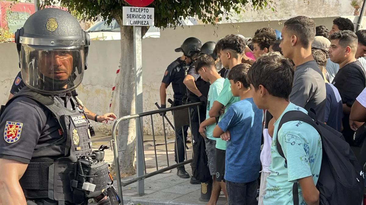 Interior eleva a 2.168 los menores migrantes registrados en Ceuta