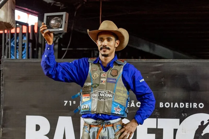 Sul-mato-grossense vence 2ª noite das montarias em touro pela PBR Brazil em Barretos