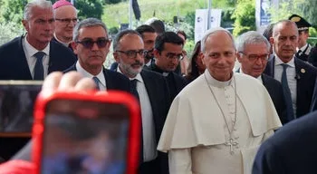 Papa Leão XIV já deu entrada no Hospital