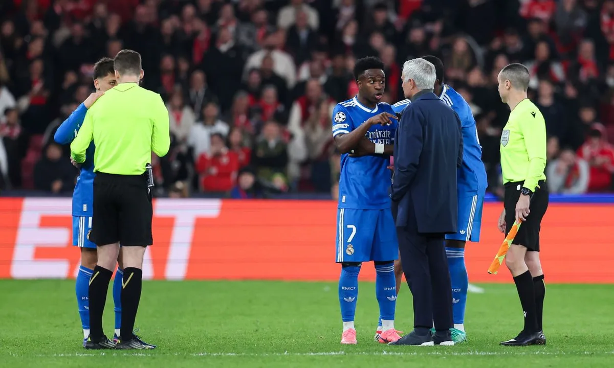 ENCUESTA: ¿Debería el fútbol endurecer las sanciones por racismo?