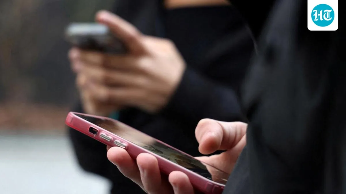 Caller names to show on mobile phone screens from Nov 1, orders DoT