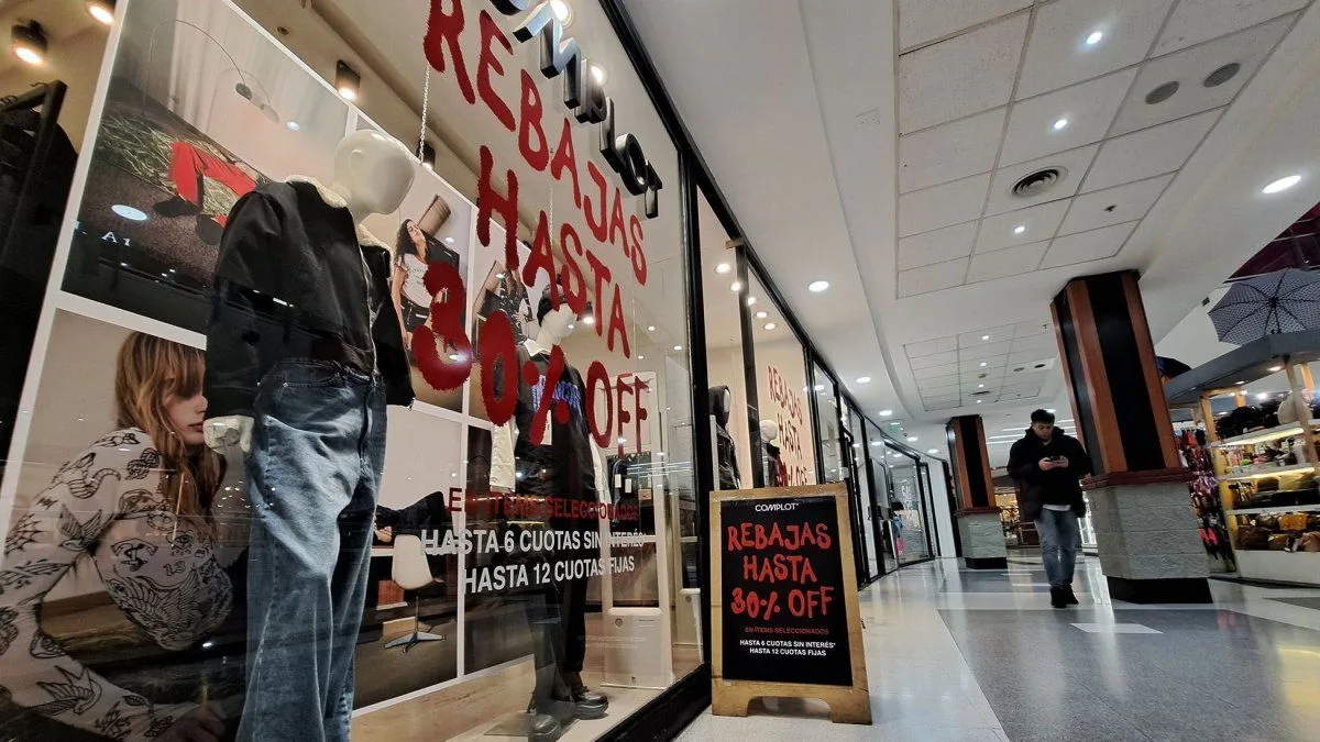 El consumo en shoppings sufrió su mayor caída mensual en casi un año, mientras en súper frenó rebote