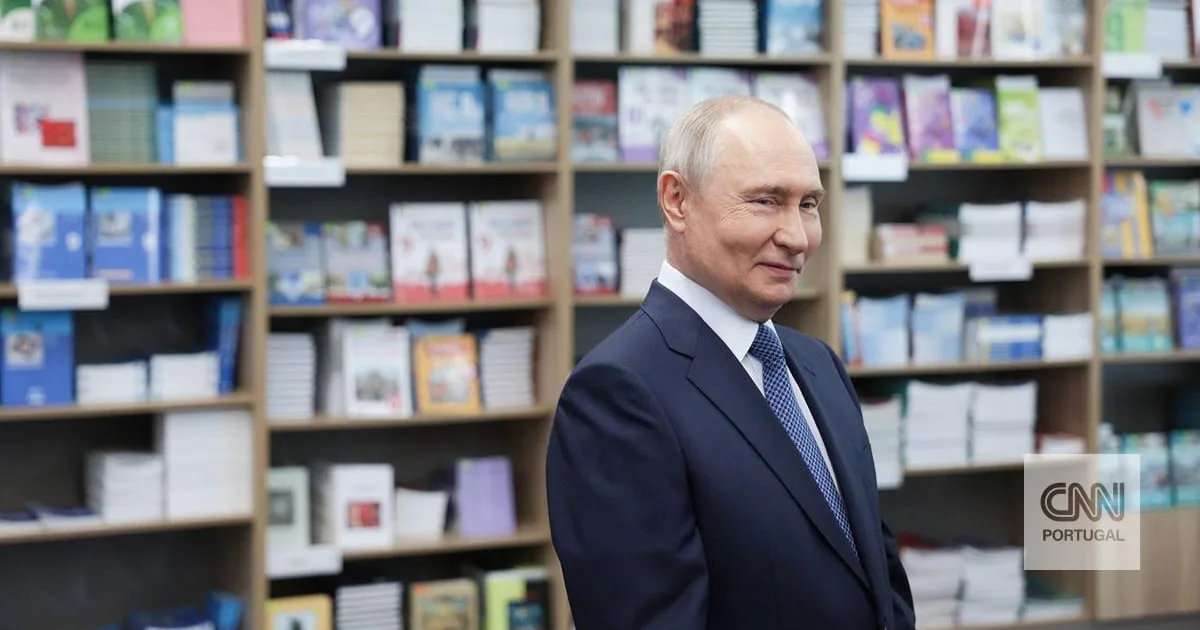 Putin tem uma nova teoria para justificar a invasão da Ucrânia (e envolve orcas e ursos-polares)