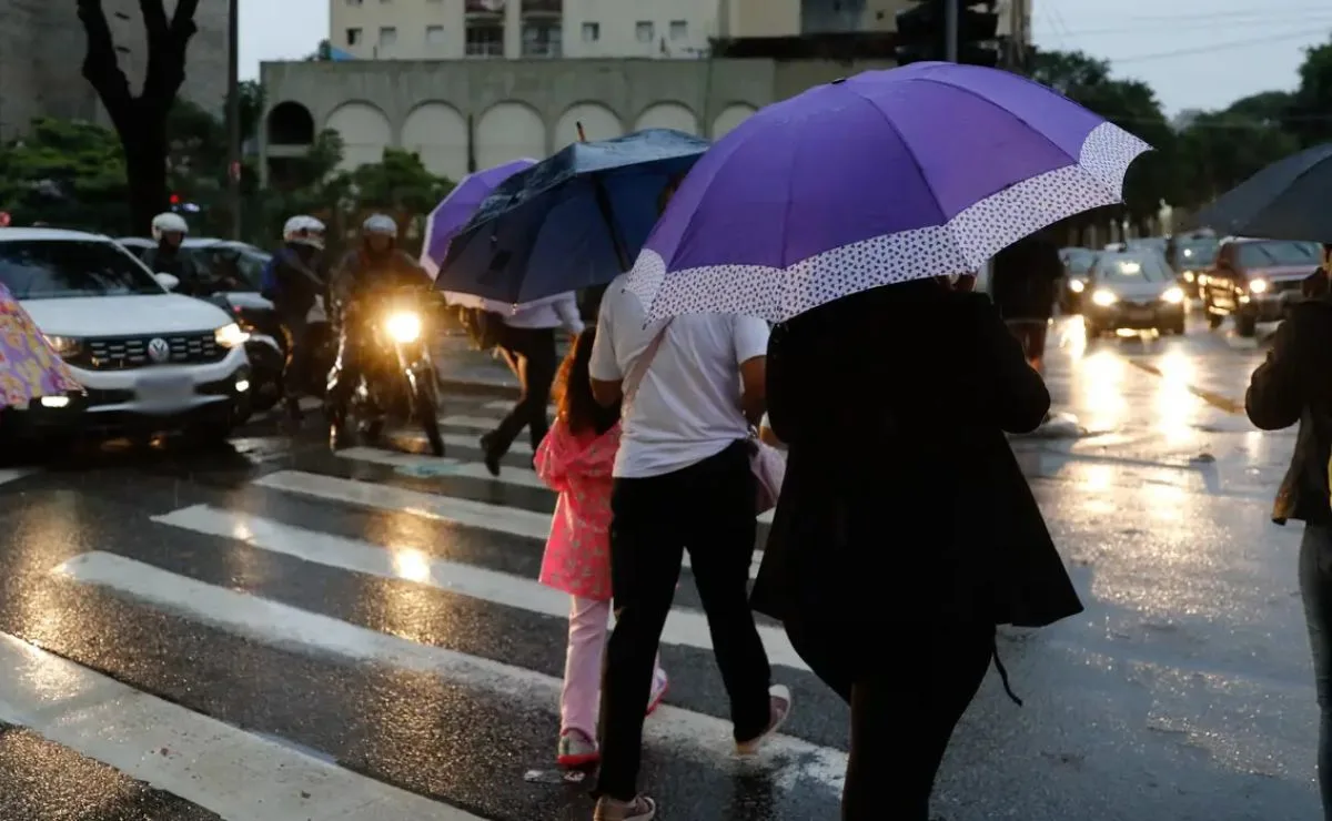 Temperaturas sobem em Curitiba, mas chuva promete voltar no fim de semana; veja previsão do tempo