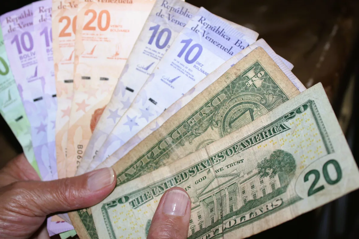 Duro golpe para el bolívar: Dólar BCV rompió otro récord y el euro rozó nuevo máximo histórico