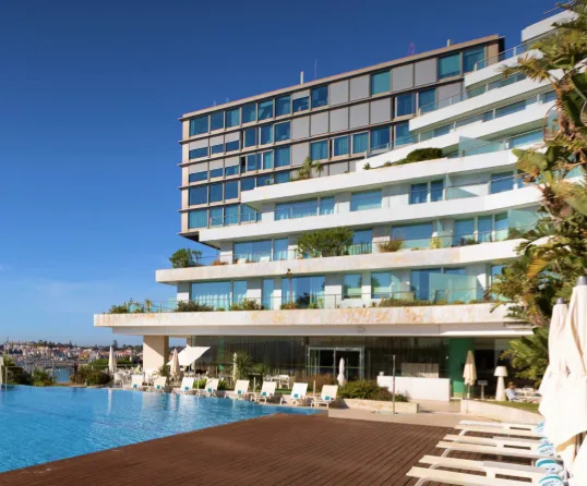Hotel Cascais Miragem: sindicato denuncia despedimento coletivo de mais de 140 trabalhadores efetivos
