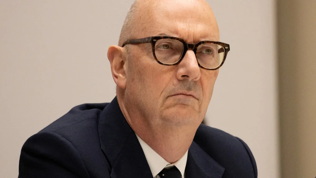 Roland Lescure ouvre la voie à une "contribution des retraités aisés" pour le prochain budget (et défend le bilan de la décennie Macron)
