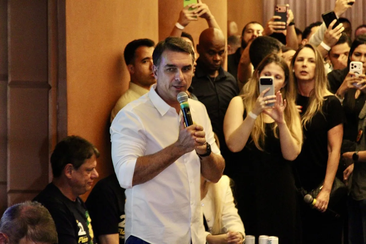 El Supremo de Brasil autoriza al candidato Flávio Bolsonaro a visitar a su padre antes de la segunda vuelta