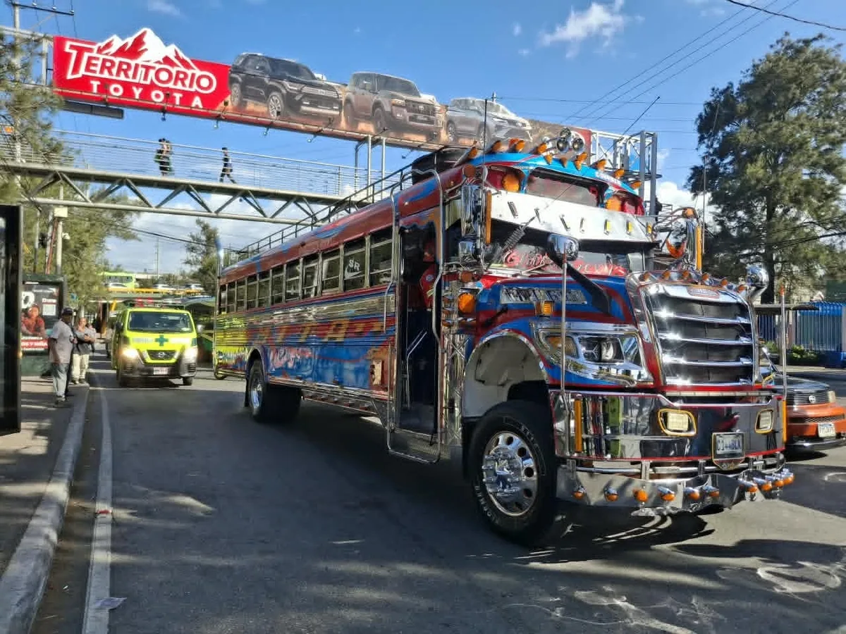 Ataque armado a un autobús mata al piloto y deja dos pasajeras heridas zona transitada de la Ciudad de Guatemala