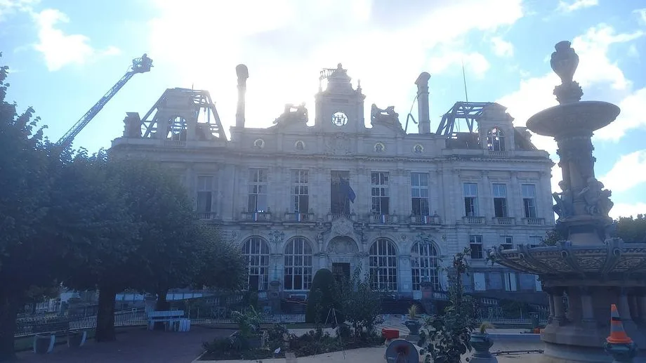 Hôtel de Ville de Limoges détruit : "il faut que les millions pleuvent sur Limoges", le maire menace de démissionner