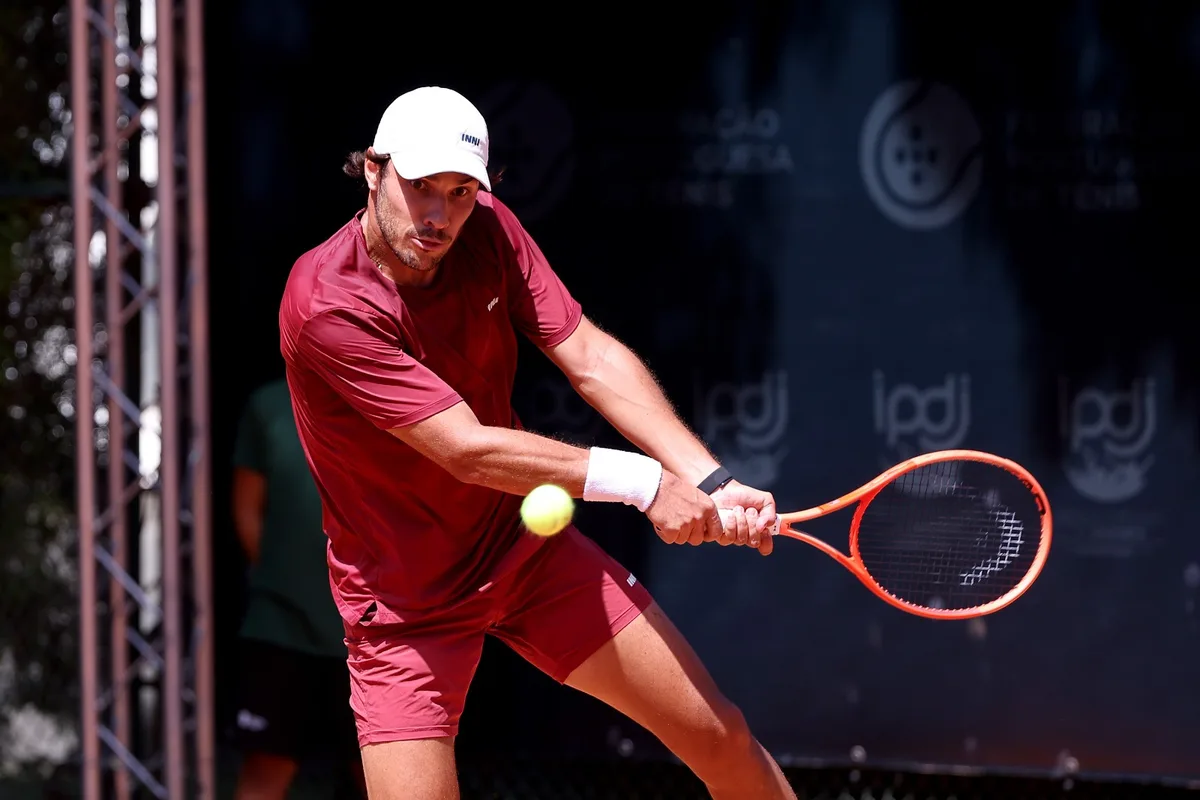 Após furar o quali, Ribeiro cai na estreia em challenger português