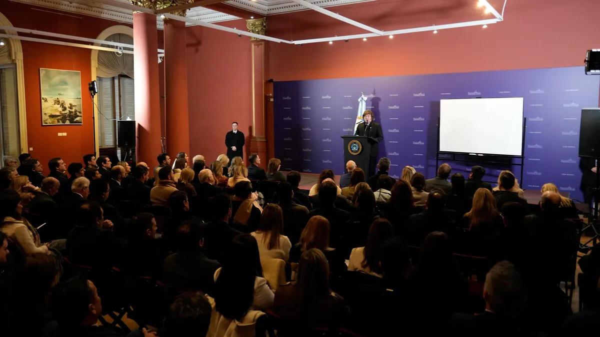 Javier Milei está reunido con los legisladores de LLA en Casa Rosada, en la previa de un día clave para las reformas