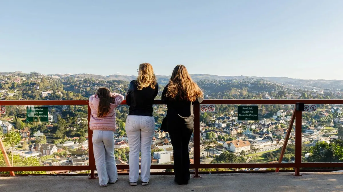 A cidade mais alta do Brasil, onde o frio e a arquitetura alpina a mais de 1.600 metros de altitude atraem visitantes o ano todo