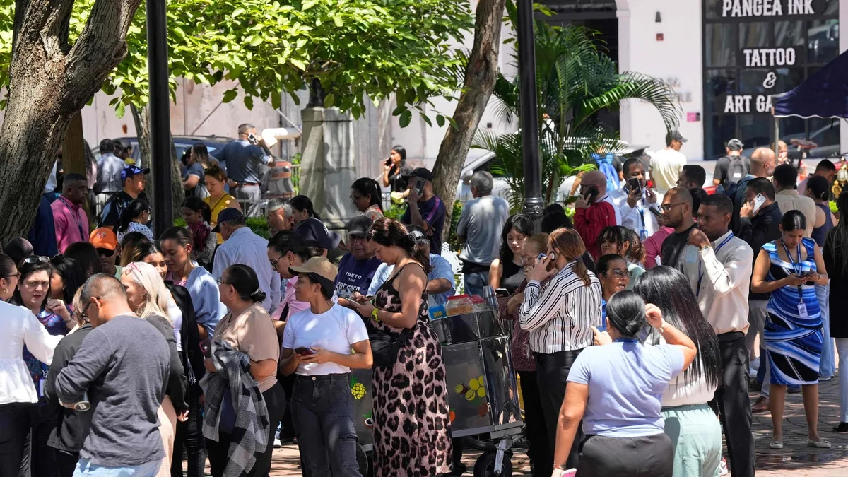 Panama earthquake: Videos show people fleeing as buildings shake; resident says 'everyone is scared'