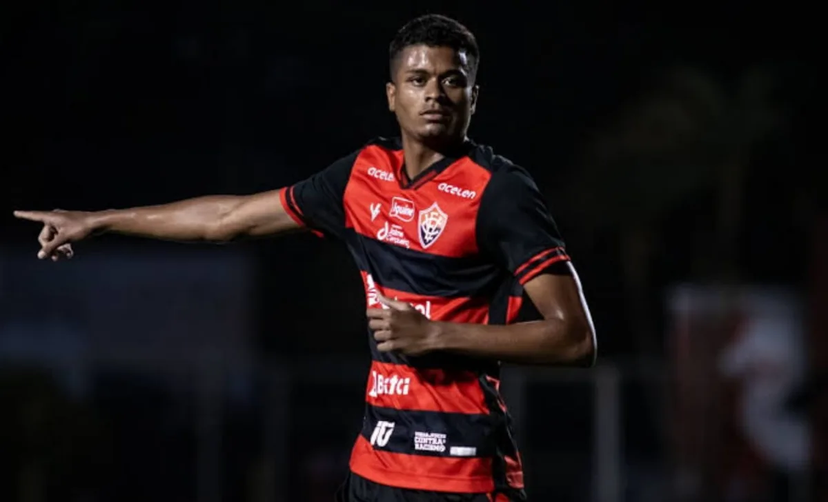 Atacante revelado pelo Vitória entra na mira de clube gigante da Itália