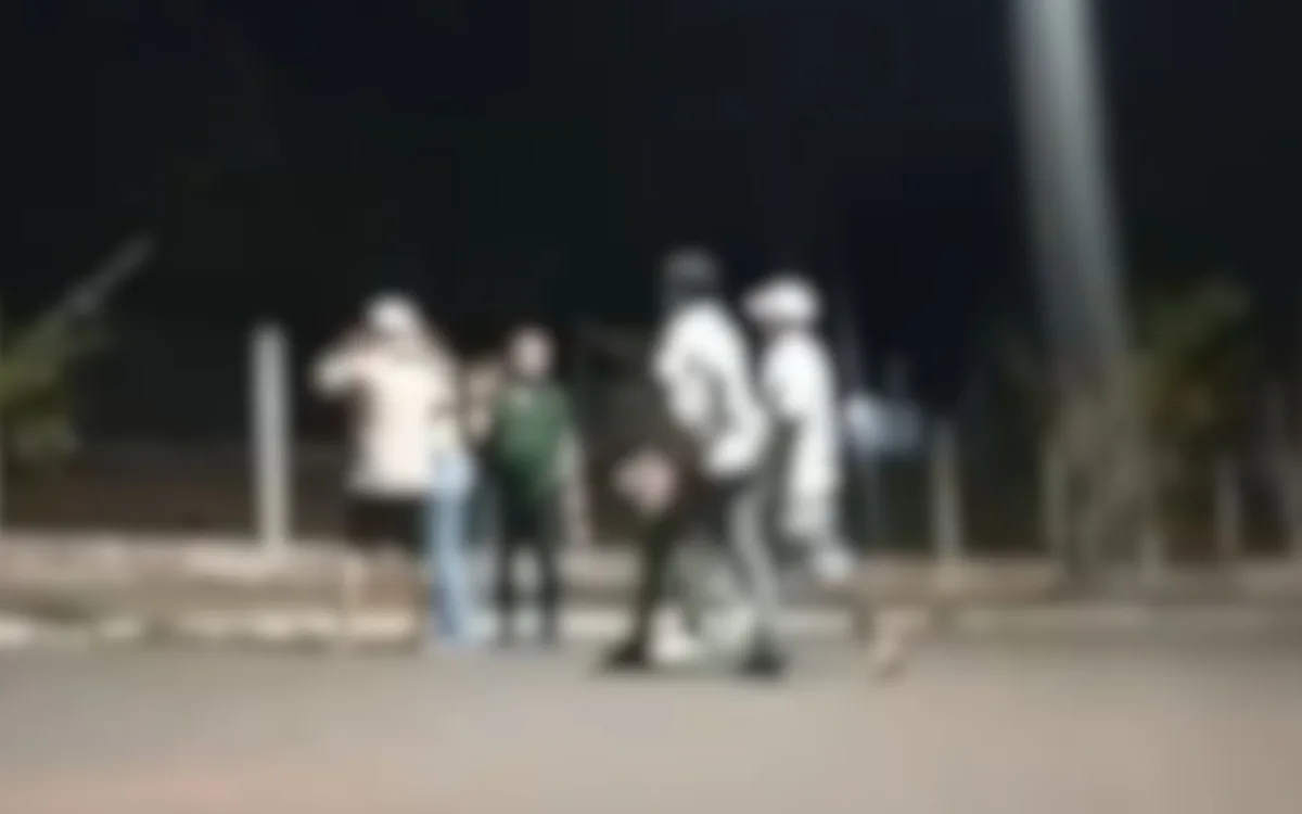 Homem investigado por agredir garçom em caso suspeito de homofobia se entrega à polícia