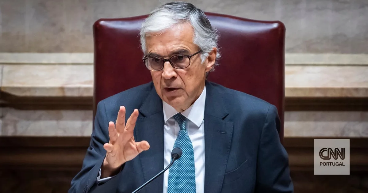 Aguiar-Branco remete para líderes parlamentares se moção de censura é debatida a 10 ou 17 de setembro