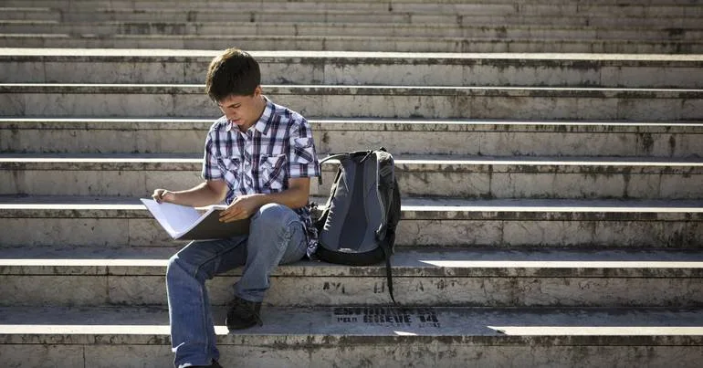 Deco lança plataforma para ajudar estudantes com alojamento