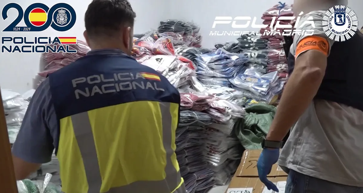 Nuevo golpe contra las falsificaciones en Madrid: tres detenidos habrían vendido 70.000 camisetas en los últimos 10 meses, ganando más de dos millones de euros