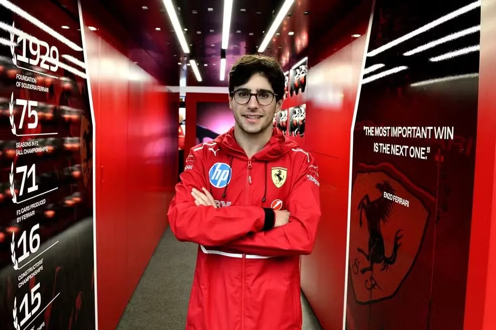 La prueba privada de un equipo de la F1 que pone en riesgo el futuro de un histórico piloto: el brasileño de Ferrari que sorprendió