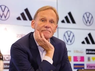 « Il doit partir, sans hésitation » : le patron de la Bundesliga, vice-président de l’UEFA, charge Infantino à son tour