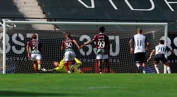 Estrela da Amadora substitui relvado do Estádio José Gomes a partir de terça-feira