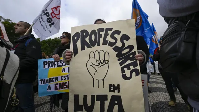 Professores exigem mais investimento na Educação no OE2027