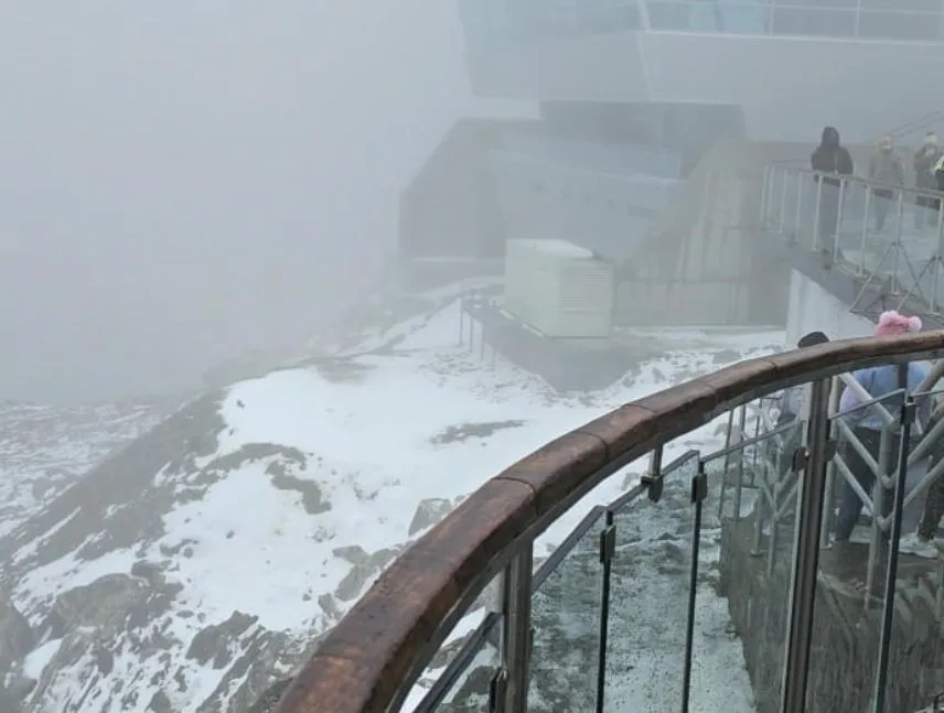 Nevada en Pico Espejo sorprendió a turistas presentes en el teleférico