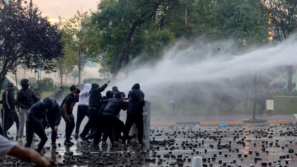 Albânia amplia onda de protestos na Europa com 5º dia de manifestações contra premiê e centenas de presos