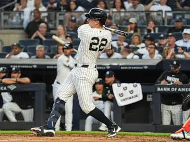 Cody Bellinger hits a tiebreaking double in the 7th inning as the Yankees beat the Astros 9-3