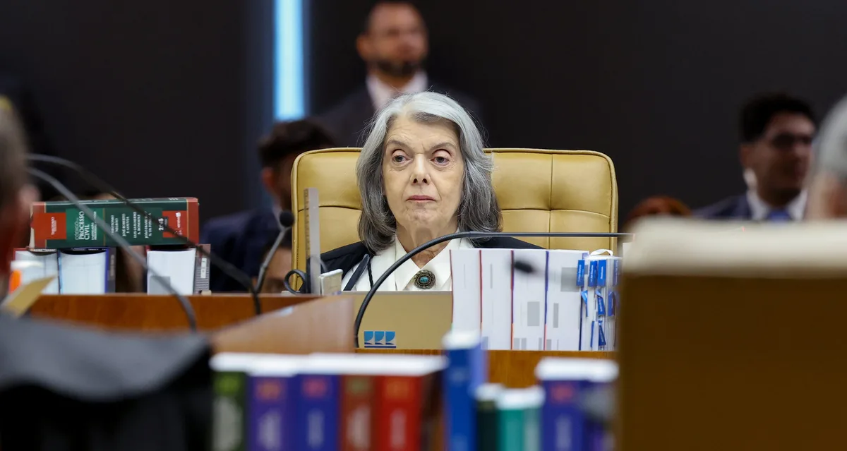 Cármen Lúcia diz lamentar descrença e desânimo com instituições em meio à crise no STF
