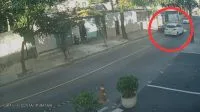 Casal morre e filho fica ferido após colisão entre carro e caminhão em MG