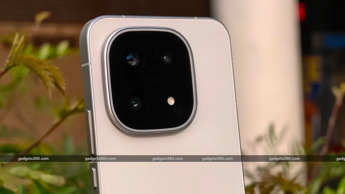 iQOO 16 Could Get Triple 50-Megapixel Cameras With Periscope Telephoto, Leak Suggests
