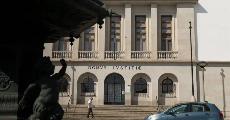 Ex-padre julgado por burla e violação conhece acórdão