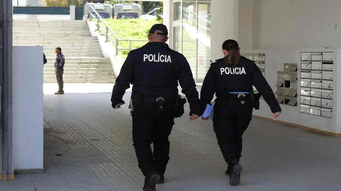 Mais de um terço dos polícias apresenta níveis elevados de stress, mas poucos procuram apoio psicológico