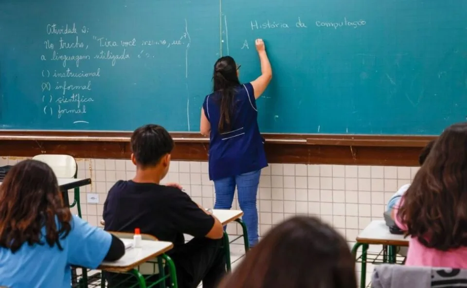 Justiça condena ex-servidora e empresário por esquema de propina investigado na Operação Quadro Negro