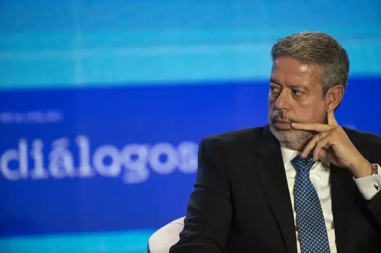 Lira fora do Congresso em 2027? Hoje começa a ser definido o futuro do ex-presidente da Câmara