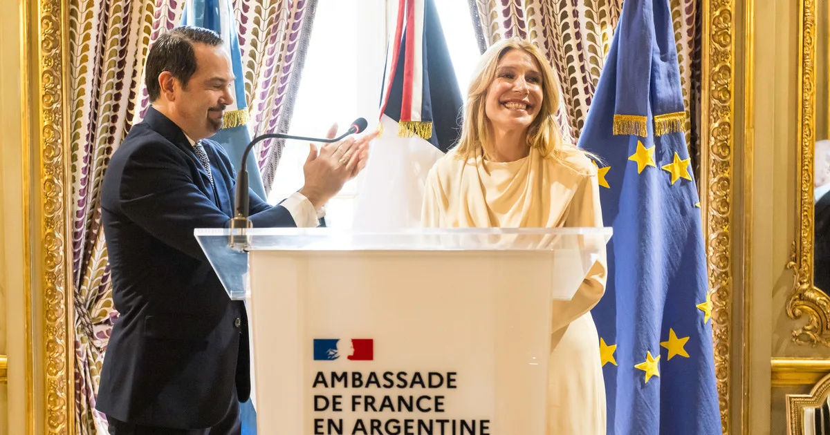 Francia condecoró a Amalia Amoedo con una de sus máximas distinciones culturales