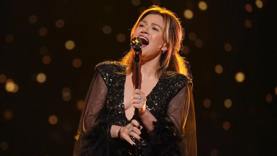 NYC Store Explains Viral Dispute With Kelly Clarkson After She Called It A ‘Liar’