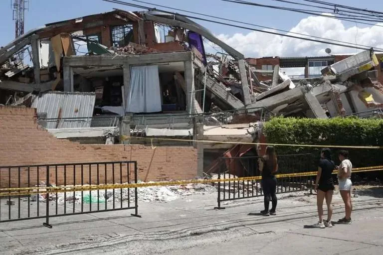 Ascienden a 285 los fallecidos por terremoto de 7.4 en Colombia