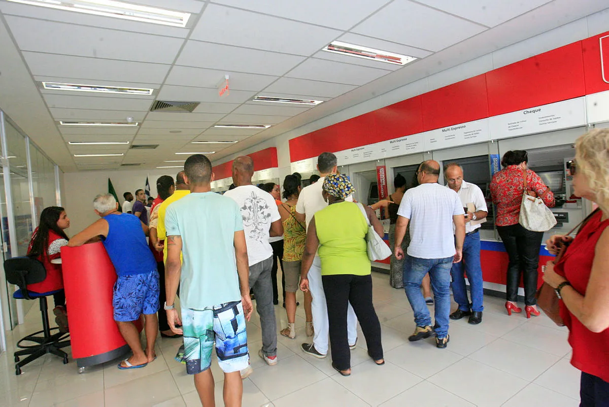 Bradesco fecha 324 agências e corta mais de 2 mil empregos no Brasil