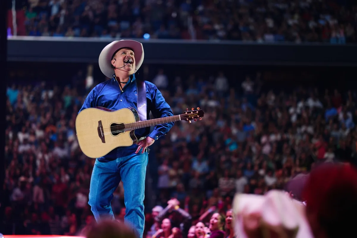 Watch: Garth Brooks to Unveil ‘Double Live’ Vinyl Release With ‘Walmart Live’ Show Tonight