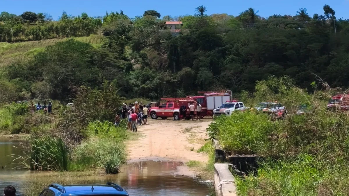Homem morre após carro sair da pista e cair em açude no Agreste da Paraíba
